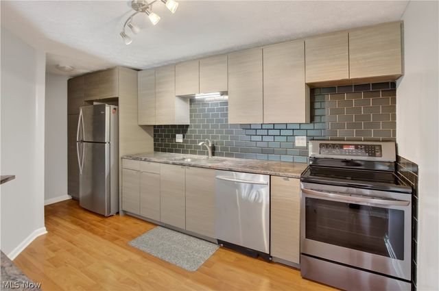 9610 Cove Drive B23, North Royalton, OH 44133