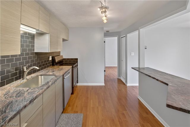 9610 Cove Drive B23, North Royalton, OH 44133