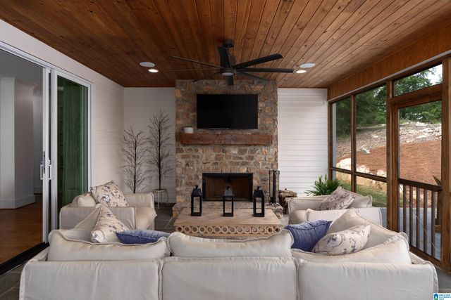 3589 SPRINGSTONE TRAIL, Leeds, AL 35094