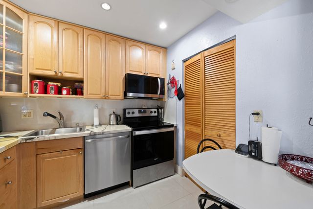 2317 SW 81st Terrace 3, North Lauderdale, FL 33068