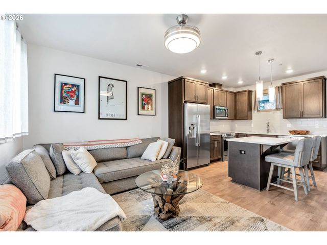 6822 N GREENWICH Ave 205, Portland, OR 97217