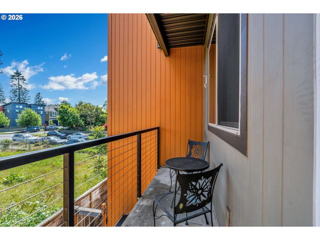 6822 N GREENWICH Ave 205, Portland, OR 97217