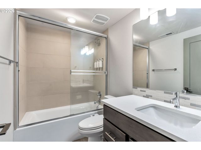 6822 N GREENWICH Ave 205, Portland, OR 97217