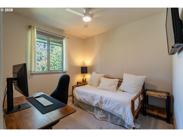 6822 N GREENWICH Ave 205, Portland, OR 97217