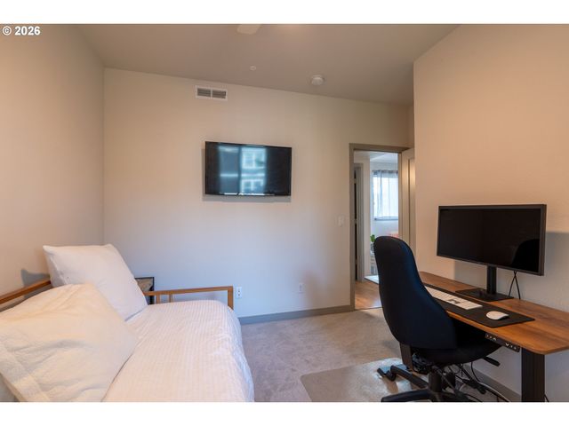 6822 N GREENWICH Ave 205, Portland, OR 97217