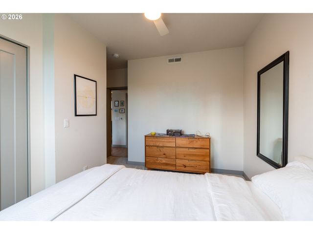 6822 N GREENWICH Ave 205, Portland, OR 97217