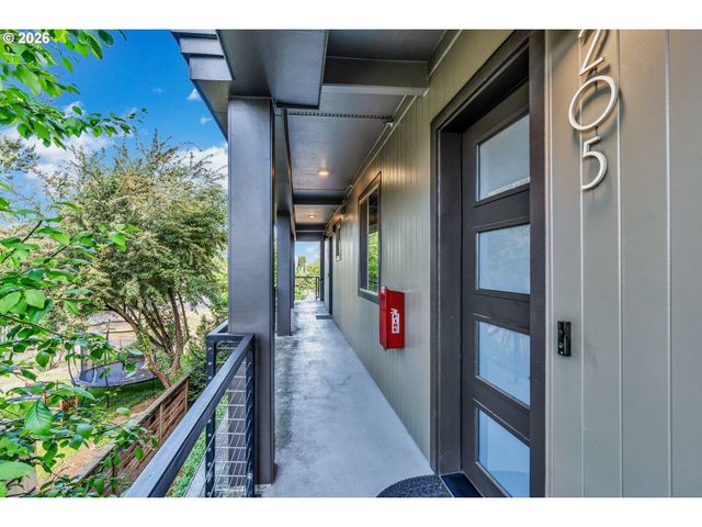 6822 N GREENWICH Ave 205, Portland, OR 97217