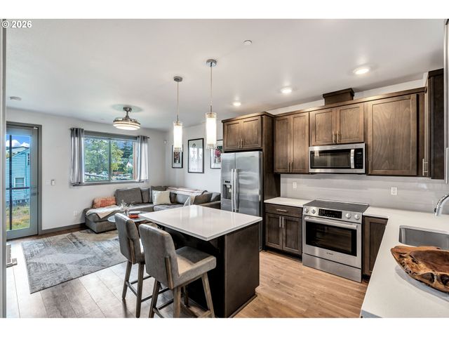 6822 N GREENWICH Ave 205, Portland, OR 97217