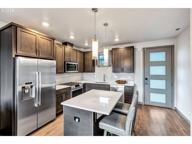 6822 N GREENWICH Ave 205, Portland, OR 97217