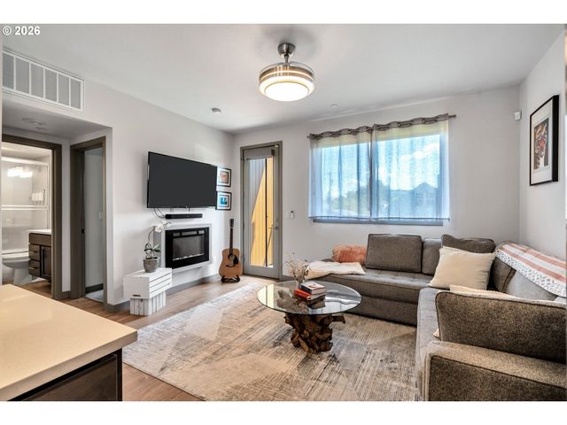 6822 N GREENWICH Ave 205, Portland, OR 97217