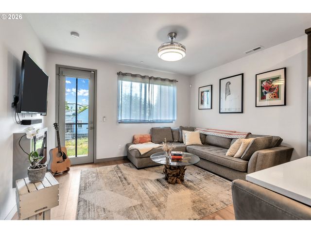 6822 N GREENWICH Ave 205, Portland, OR 97217