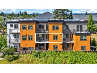 6822 N GREENWICH Ave 205, Portland, OR 97217