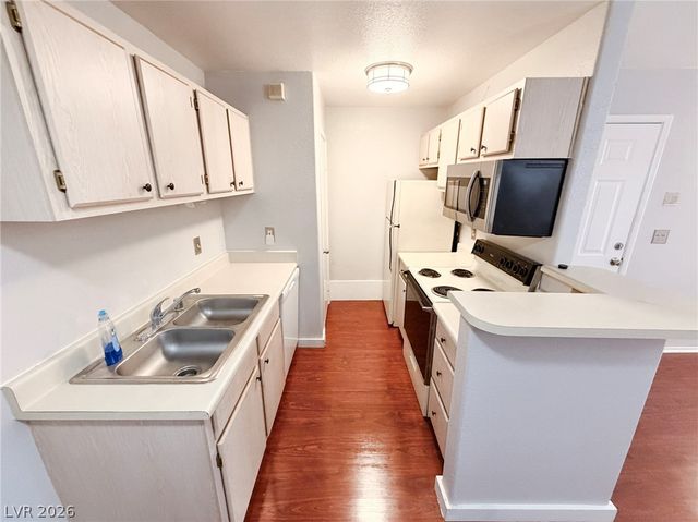 5211 Lindell Road 105, Las Vegas, NV 89118