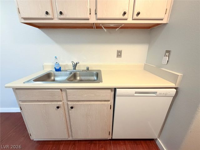 5211 Lindell Road 105, Las Vegas, NV 89118