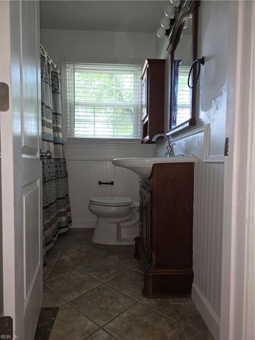 22 Gumwood DR, Hampton, VA 23666