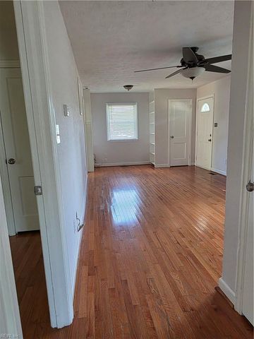 22 Gumwood DR, Hampton, VA 23666