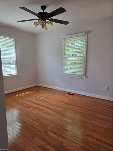 22 Gumwood DR, Hampton, VA 23666