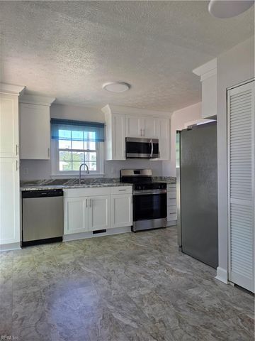 22 Gumwood DR, Hampton, VA 23666