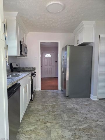22 Gumwood DR, Hampton, VA 23666