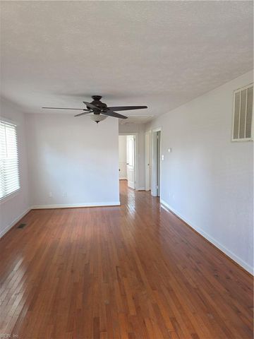 22 Gumwood DR, Hampton, VA 23666