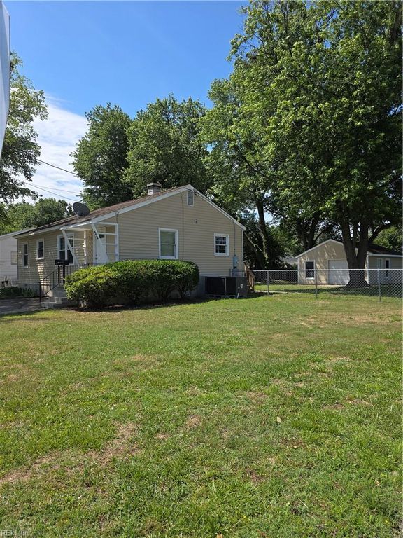 22 Gumwood DR, Hampton, VA 23666