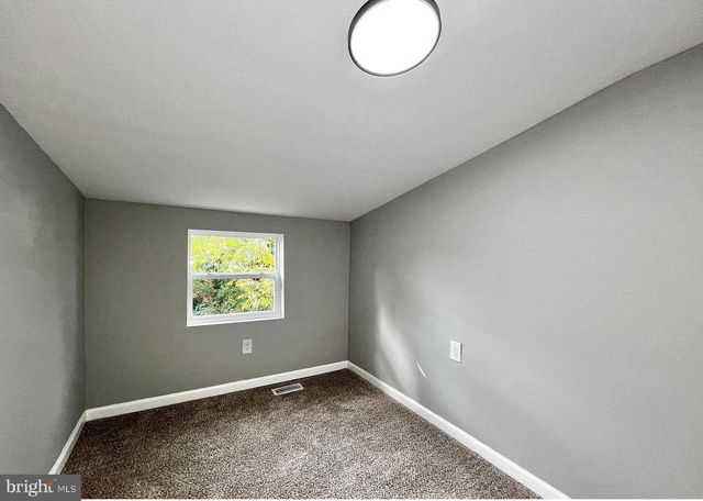 516 10TH AVE, Lindenwold, NJ 08021