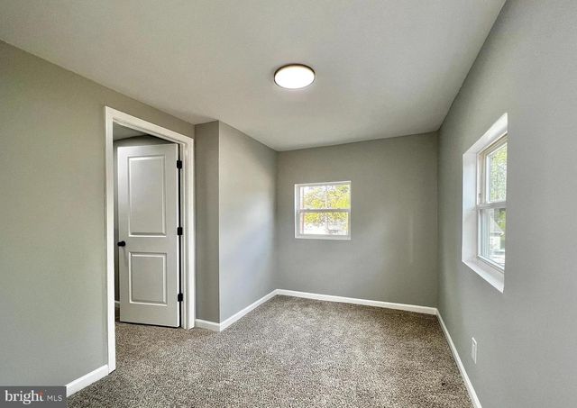 516 10TH AVE, Lindenwold, NJ 08021