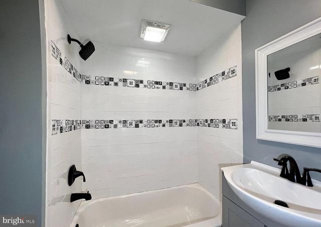 516 10TH AVE, Lindenwold, NJ 08021