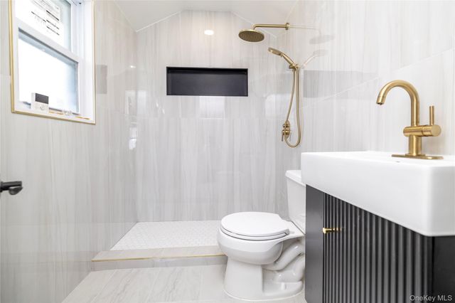 237 Porterfield Place, Freeport, NY 11520