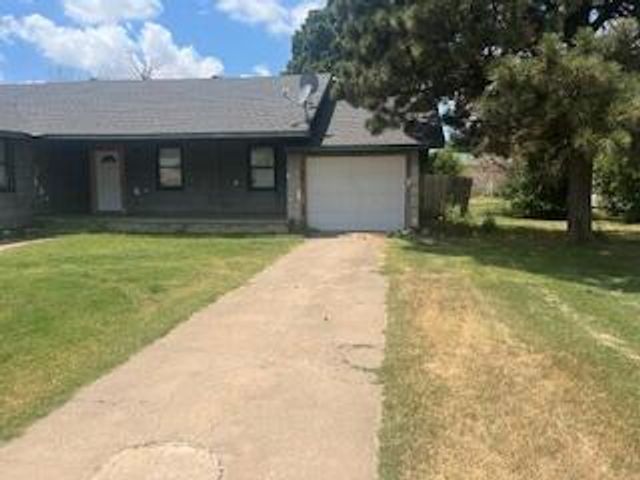 206 S White Street, Floydada, TX 79235