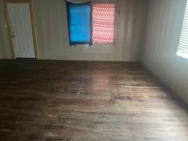 206 S White Street, Floydada, TX 79235