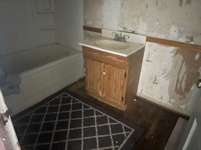 206 S White Street, Floydada, TX 79235