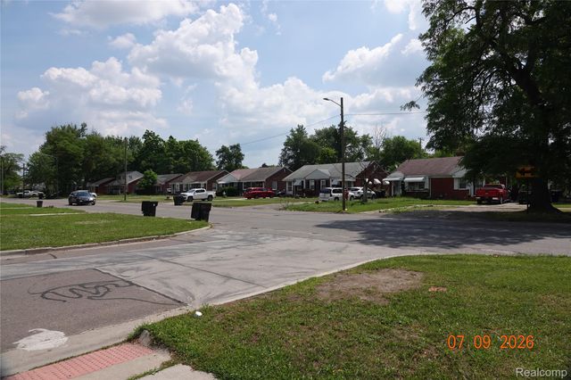 18651 & 18653 Kelly Rd, Detroit, MI 48224
