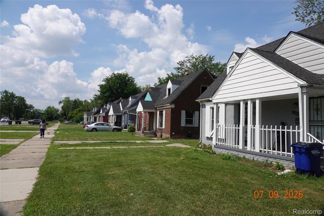18651 & 18653 Kelly Rd, Detroit, MI 48224