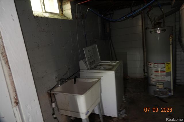 18651 & 18653 Kelly Rd, Detroit, MI 48224