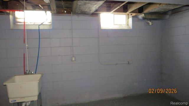 18651 & 18653 Kelly Rd, Detroit, MI 48224