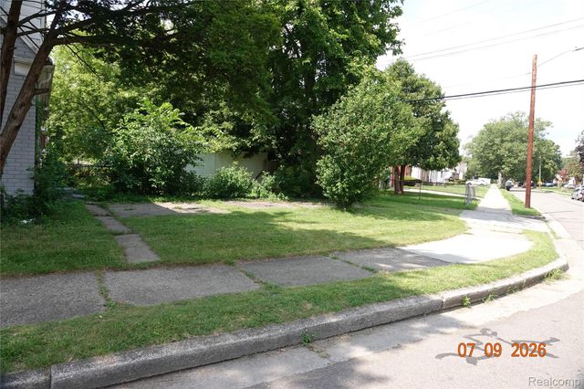 18651 & 18653 Kelly Rd, Detroit, MI 48224