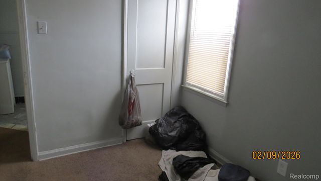 18651 & 18653 Kelly Rd, Detroit, MI 48224