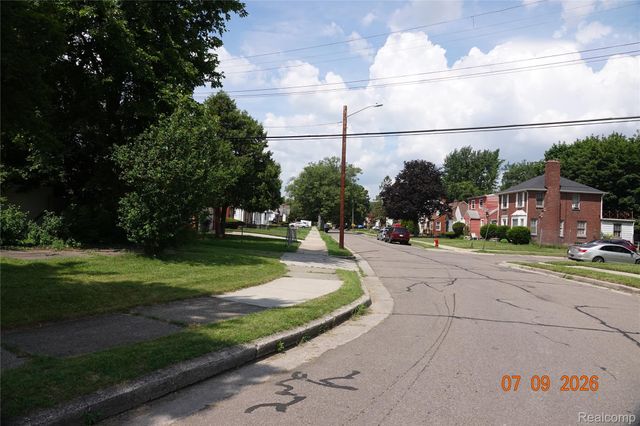 18651 & 18653 Kelly Rd, Detroit, MI 48224