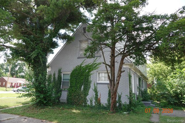 18651 & 18653 Kelly Rd, Detroit, MI 48224
