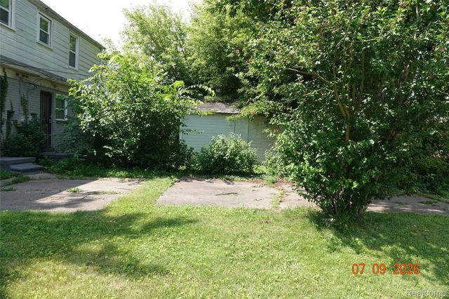 18651 & 18653 Kelly Rd, Detroit, MI 48224