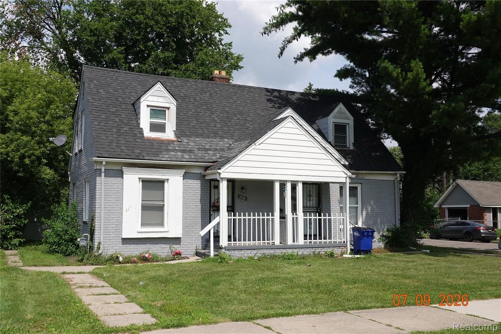 18651 & 18653 Kelly Rd, Detroit, MI 48224