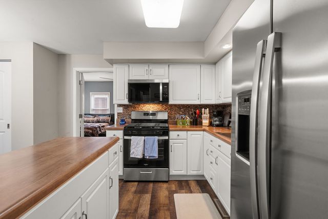 789 S Lakeview Drive, Lowell, IN 46356