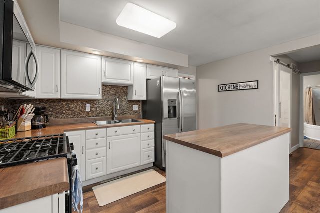 789 S Lakeview Drive, Lowell, IN 46356