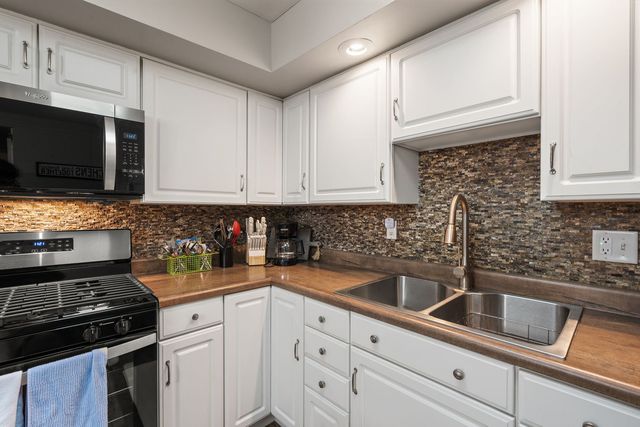 789 S Lakeview Drive, Lowell, IN 46356