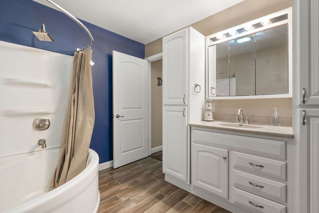 789 S Lakeview Drive, Lowell, IN 46356