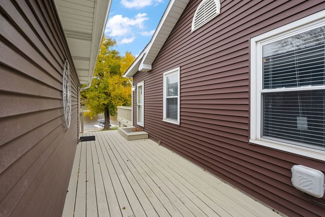 789 S Lakeview Drive, Lowell, IN 46356