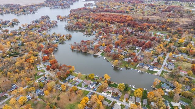 789 S Lakeview Drive, Lowell, IN 46356