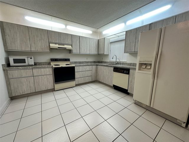 9633 Riverside Drive E-3, Coral Springs, FL 33071