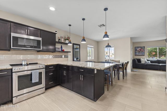 2302 W ORANGE Drive, Phoenix, AZ 85015